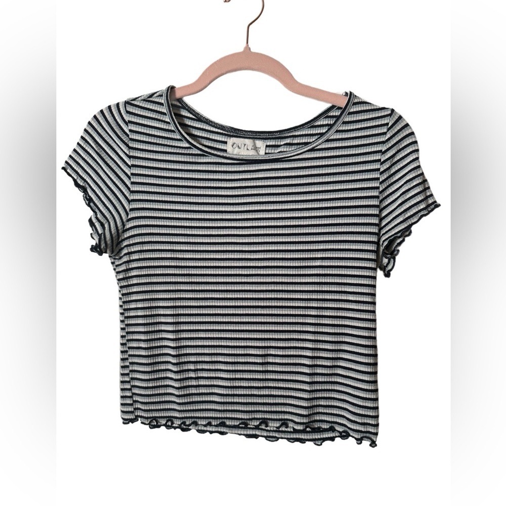 Outlaw Striped Crop Top Short Sleeves Small - Not super form fitting